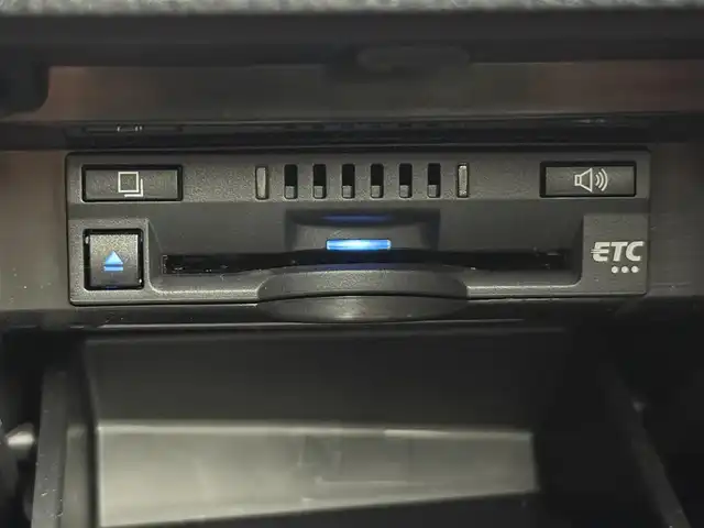 トヨタ カムリ WS 愛知県 2020(令2)年 5.9万km アティチュードブラックマイカ 純正8インチディスプレイオーディオ/バックカメラ/フルセグTV/トヨタセーフティセンス/クルーズコントロール/ブラインドスポットモニター/衝突被害軽減システム/横滑り防止装置/コーナーセンサー/レーンキープアシスト/オートライト/オートマチックハイビーム/LEDヘッドライト/LEDフォグランプ/自動防眩式ミラー/パドルシフト/純正AW/純正フロアマット/前後ドライブレコーダー/ETC/プッシュスタート/スマートキー