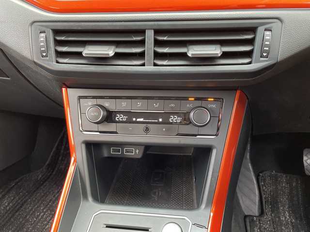 フォルクスワーゲン ポロ TSI Rライン 神奈川県 2019(平31)年 3.5万km エナジェティックオレンジメタリック ワンオーナー/純正ナビ/ワンセグTV				/・SD/CD/DVD/REC/BT/USB					/バックモニター　/クリアランスソナー/ビルトインETC2.0	/ドライブレコーダー	/プリクラッシュブレーキシステム	/アダプティブクルーズコントロール					/ブラインドスポットディテクション/疲労検知システム/プロアクティブオキュパントプロテクション/パドルシフト付き革巻きハンドル					/純正17インチAW/プッシュEgスタート/ストップ					/スマートキー×2	/オートライト/純正LEDヘッドライト/フロント/バックフォグ/ターンランプ付電動格納ドアミラー/純正フロアマット		/取扱説明書/ナビ取扱説明書	/新車時保証書