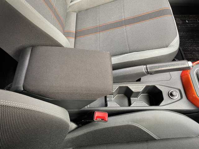 フォルクスワーゲン ポロ TSI Rライン 神奈川県 2019(平31)年 3.5万km エナジェティックオレンジメタリック ワンオーナー/純正ナビ/ワンセグTV				/・SD/CD/DVD/REC/BT/USB					/バックモニター　/クリアランスソナー/ビルトインETC2.0	/ドライブレコーダー	/プリクラッシュブレーキシステム	/アダプティブクルーズコントロール					/ブラインドスポットディテクション/疲労検知システム/プロアクティブオキュパントプロテクション/パドルシフト付き革巻きハンドル					/純正17インチAW/プッシュEgスタート/ストップ					/スマートキー×2	/オートライト/純正LEDヘッドライト/フロント/バックフォグ/ターンランプ付電動格納ドアミラー/純正フロアマット		/取扱説明書/ナビ取扱説明書	/新車時保証書