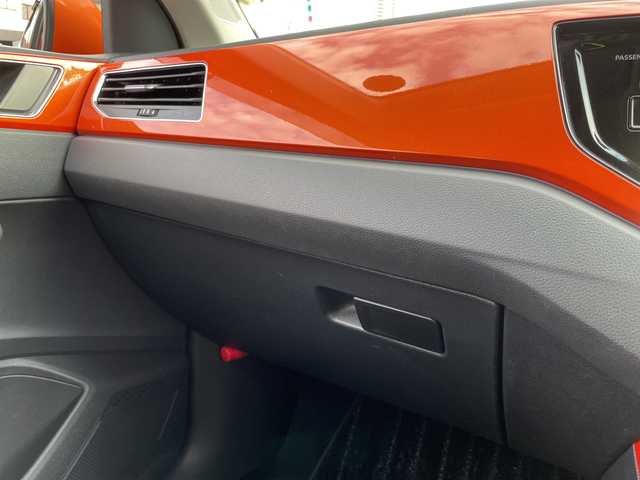 フォルクスワーゲン ポロ TSI Rライン 神奈川県 2019(平31)年 3.5万km エナジェティックオレンジメタリック ワンオーナー/純正ナビ/ワンセグTV				/・SD/CD/DVD/REC/BT/USB					/バックモニター　/クリアランスソナー/ビルトインETC2.0	/ドライブレコーダー	/プリクラッシュブレーキシステム	/アダプティブクルーズコントロール					/ブラインドスポットディテクション/疲労検知システム/プロアクティブオキュパントプロテクション/パドルシフト付き革巻きハンドル					/純正17インチAW/プッシュEgスタート/ストップ					/スマートキー×2	/オートライト/純正LEDヘッドライト/フロント/バックフォグ/ターンランプ付電動格納ドアミラー/純正フロアマット		/取扱説明書/ナビ取扱説明書	/新車時保証書