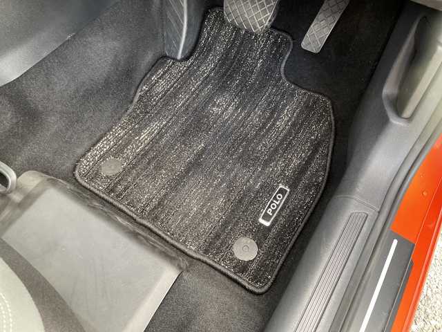 フォルクスワーゲン ポロ TSI Rライン 神奈川県 2019(平31)年 3.5万km エナジェティックオレンジメタリック ワンオーナー/純正ナビ/ワンセグTV				/・SD/CD/DVD/REC/BT/USB					/バックモニター　/クリアランスソナー/ビルトインETC2.0	/ドライブレコーダー	/プリクラッシュブレーキシステム	/アダプティブクルーズコントロール					/ブラインドスポットディテクション/疲労検知システム/プロアクティブオキュパントプロテクション/パドルシフト付き革巻きハンドル					/純正17インチAW/プッシュEgスタート/ストップ					/スマートキー×2	/オートライト/純正LEDヘッドライト/フロント/バックフォグ/ターンランプ付電動格納ドアミラー/純正フロアマット		/取扱説明書/ナビ取扱説明書	/新車時保証書