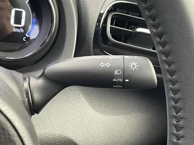 トヨタ ヤリス ハイブリッド Z 埼玉県 2020(令2)年 1.8万km ブラック/コーラルクリスタルシャイン 純正８インチディスプレイオーディオ　バックカメラ　ＢＳＭ　ビルトインＥＴＣ　セーフティセンス　シートヒーター　レーダークルーズコントロール　ドライブレコーダー　ＬＥＤライト　スマートキー　オートライト