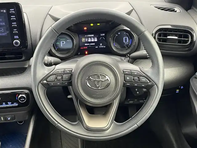 トヨタ ヤリス ハイブリッド Z 埼玉県 2020(令2)年 1.8万km ブラック/コーラルクリスタルシャイン 純正８インチディスプレイオーディオ　バックカメラ　ＢＳＭ　ビルトインＥＴＣ　セーフティセンス　シートヒーター　レーダークルーズコントロール　ドライブレコーダー　ＬＥＤライト　スマートキー　オートライト