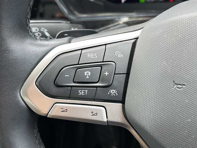 フォルクスワーゲン Ｔ－クロス TSI アクティブ 佐賀県 2022(令4)年 4万km グレー 純正ナビ/Bluetooth/Apple Car Play/Android Auto/バックカメラ/ワンオーナー/前方ドライブレコーダー/ルーフレール/ドライバーアシスト/・衝突軽減システム/・レーンキープアシスト/・ブラインドスポットモニター/・クリアランスソナー/・疲労検知システム/追従機能付きクルーズコントロール/LEDオートライト/オートエアコン/パドルシフト/ETC/ステアリングスイッチ/電格ウィンカーミラー/スペアキー/保証書/取扱説明書/点検記録簿