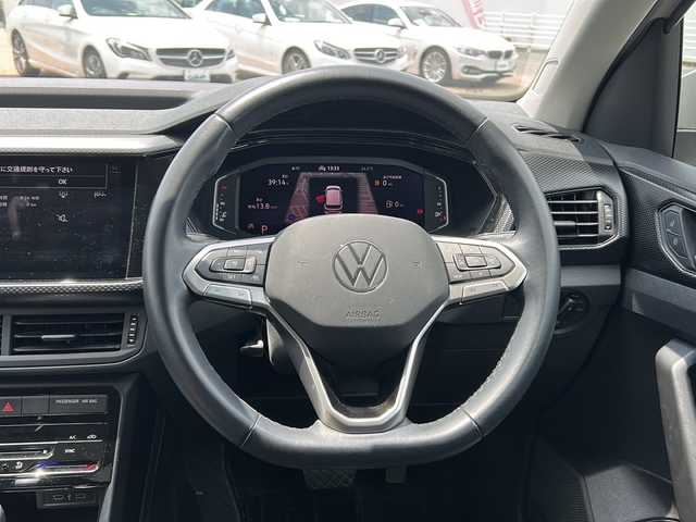 フォルクスワーゲン Ｔ－クロス TSI アクティブ 新潟県 2022(令4)年 4万km グレー 純正ナビ/Bluetooth/Apple Car Play/Android Auto/バックカメラ/ワンオーナー/前方ドライブレコーダー/ルーフレール/ドライバーアシスト/・衝突軽減システム/・レーンキープアシスト/・ブラインドスポットモニター/・クリアランスソナー/・疲労検知システム/追従機能付きクルーズコントロール/LEDオートライト/オートエアコン/パドルシフト/ETC/ステアリングスイッチ/電格ウィンカーミラー/スペアキー/保証書/取扱説明書/点検記録簿