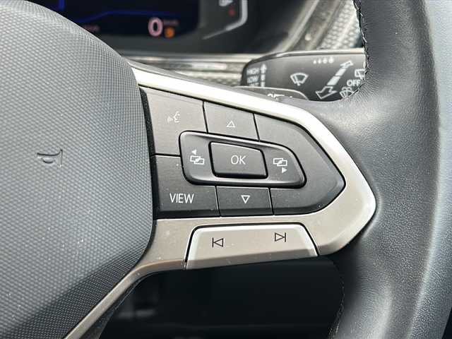 フォルクスワーゲン Ｔ－クロス TSI アクティブ 新潟県 2022(令4)年 4万km グレー 純正ナビ/Bluetooth/Apple Car Play/Android Auto/バックカメラ/ワンオーナー/前方ドライブレコーダー/ルーフレール/ドライバーアシスト/・衝突軽減システム/・レーンキープアシスト/・ブラインドスポットモニター/・クリアランスソナー/・疲労検知システム/追従機能付きクルーズコントロール/LEDオートライト/オートエアコン/パドルシフト/ETC/ステアリングスイッチ/電格ウィンカーミラー/スペアキー/保証書/取扱説明書/点検記録簿