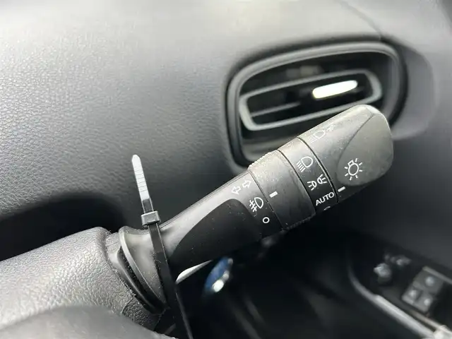 トヨタ プリウス Sセーフティプラス 島根県 2017(平29)年 6.1万km シルバーM 純正ＳＤナビ　/フルセグＴＶ　/ＤＶＤ再生　/Ｂｌｕｅｔｏｏｔｈ接続　/バックカメラ　/前方ドライブレコーダー　/ビルトインＥＴＣ２．０　/アダプティブクルーズコントロール　/前後コーナーセンサー　/衝突軽減ブレーキ/レーンキープアシスト/オート／ハイビームライト　/純正ＬＥＤヘッドライト　/純正LEDフォグランプ/スマートキー/プッシュスタート/社外１５インチアルミホイール/純正フロアマット
