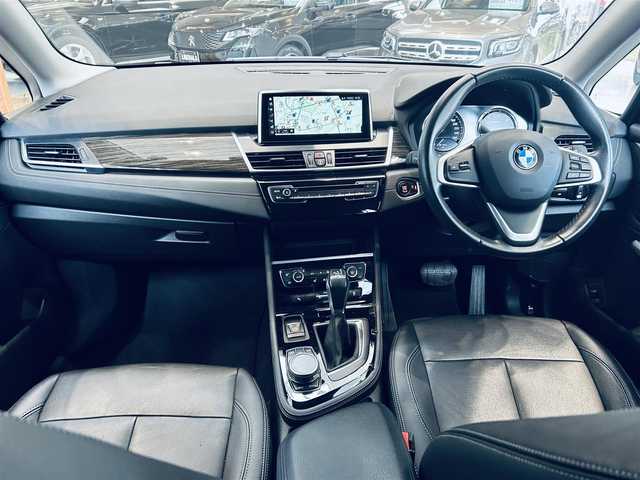 ＢＭＷ ２１８ｄ アクティブツアラー ラグジュアリー 大阪府 2019(平31)年 4.5万km ミネラルホワイト コンフォートP/インテリジェントセーフティ/黒革/パワーシート/シートヒーター/Dシートメモリ/純正ナビ/バックカメラ/純正17インチAW/LEDヘッドライト/電動リアゲート