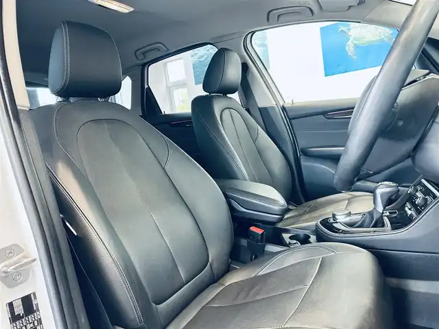 ＢＭＷ ２１８ｄ アクティブツアラー ラグジュアリー 大阪府 2019(平31)年 4.5万km ミネラルホワイト コンフォートP/インテリジェントセーフティ/黒革/パワーシート/シートヒーター/Dシートメモリ/純正ナビ/バックカメラ/純正17インチAW/LEDヘッドライト/電動リアゲート