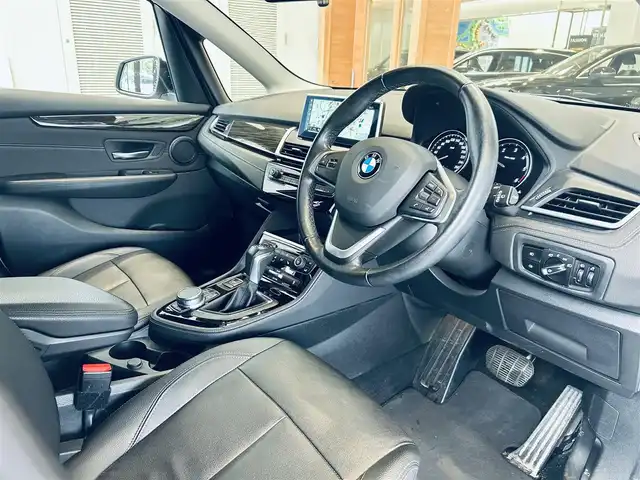ＢＭＷ ２１８ｄ アクティブツアラー ラグジュアリー 大阪府 2019(平31)年 4.5万km ミネラルホワイト コンフォートP/インテリジェントセーフティ/黒革/パワーシート/シートヒーター/Dシートメモリ/純正ナビ/バックカメラ/純正17インチAW/LEDヘッドライト/電動リアゲート