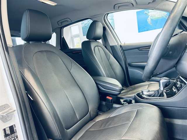 ＢＭＷ ２１８ｄ アクティブツアラー ラグジュアリー 大阪府 2019(平31)年 4.5万km ミネラルホワイト コンフォートP/インテリジェントセーフティ/黒革/パワーシート/シートヒーター/Dシートメモリ/純正ナビ/バックカメラ/純正17インチAW/LEDヘッドライト/電動リアゲート