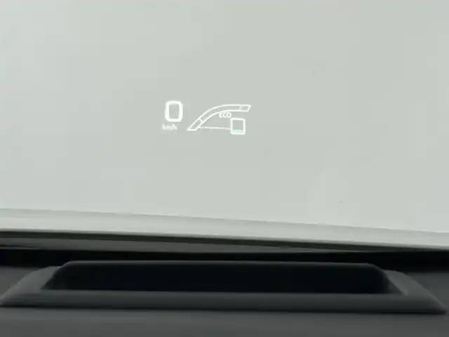 トヨタ プリウス A ツーリングセレクション 佐賀県 2016(平28)年 7.3万km ホワイトパールクリスタルシャイン 衝突被害軽減システム/純正9インチナビ(NSZT-YC4T)/CD/DVD/フルセグTV/Bluetooth/バックカメラ /ビルトインETC/レーダークルーズコントロール/クリアランスソナー /パーキングアシスト/アイドリングストップ/レザーシート/ヘッドアップディスプレイ/LEDライト/フォグライト /オートライト/オートハイビーム/純正１７インチアルミホイール /フロアマット/ステアリングリモコン/スマートキー/スペアキー×３