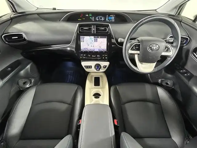 トヨタ プリウス A ツーリングセレクション 佐賀県 2016(平28)年 7.3万km ホワイトパールクリスタルシャイン 衝突被害軽減システム/純正9インチナビ(NSZT-YC4T)/CD/DVD/フルセグTV/Bluetooth/バックカメラ /ビルトインETC/レーダークルーズコントロール/クリアランスソナー /パーキングアシスト/アイドリングストップ/レザーシート/ヘッドアップディスプレイ/LEDライト/フォグライト /オートライト/オートハイビーム/純正１７インチアルミホイール /フロアマット/ステアリングリモコン/スマートキー/スペアキー×３