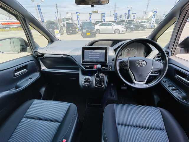 トヨタ ヴォクシー ZS 岡山県 2014(平26)年 11.8万km ブラッキッシュアゲハガラスフレーク (株)IDOMが運営する【じしゃロン岡山店】の自社ローン専用車両です。こちらは現金またはオートローンご利用時の価格です。 自社ローンご希望の方は別途その旨お申し付け下さい/・準正ナビゲーション/・後席モニター/・両側電動スライドドア/・ＥＴＣ