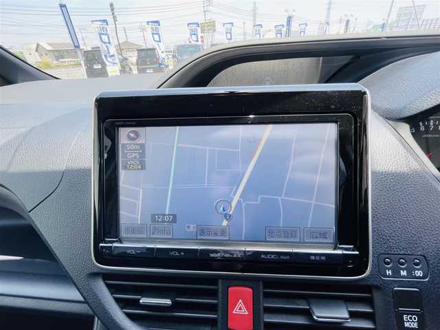 トヨタ ヴォクシー ZS 岡山県 2014(平26)年 11.8万km ブラッキッシュアゲハガラスフレーク (株)IDOMが運営する【じしゃロン岡山店】の自社ローン専用車両です。こちらは現金またはオートローンご利用時の価格です。 自社ローンご希望の方は別途その旨お申し付け下さい/・準正ナビゲーション/・後席モニター/・両側電動スライドドア/・ＥＴＣ