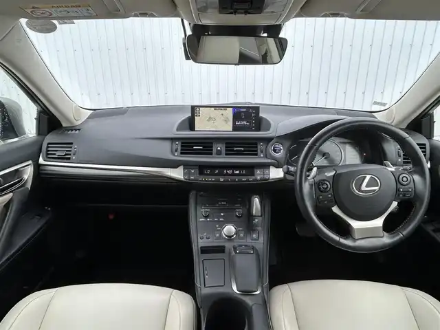 レクサス ＣＴ 200h バージョンC 滋賀県 2020(令2)年 1.5万km ソニックチタニウム 純正メモリナビ/（BT/フルセグ/CD/AUX)/バックカメラ/衝突軽減システム/追従クルーズコントロール/レーンキープアシスト/ハーフレザーシート/メモリ付きパワーシート/シートヒーター/衝突軽減システム/追従クルーズコントロール/レーンキープアシスト/スマートキー/ドライブレコーダー/ETC2.0/純正フロアマット/LEDヘッドライト/オートマチックハイビーム/フォグ/パドルシフト