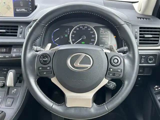 レクサス ＣＴ 200h バージョンC 滋賀県 2020(令2)年 1.5万km ソニックチタニウム 純正メモリナビ/（BT/フルセグ/CD/AUX)/バックカメラ/衝突軽減システム/追従クルーズコントロール/レーンキープアシスト/ハーフレザーシート/メモリ付きパワーシート/シートヒーター/衝突軽減システム/追従クルーズコントロール/レーンキープアシスト/スマートキー/ドライブレコーダー/ETC2.0/純正フロアマット/LEDヘッドライト/オートマチックハイビーム/フォグ/パドルシフト