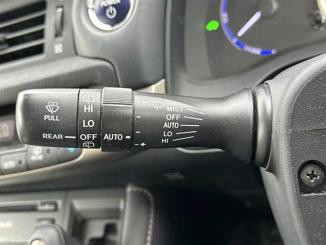 レクサス ＣＴ 200h バージョンC 滋賀県 2020(令2)年 1.5万km ソニックチタニウム 純正メモリナビ/（BT/フルセグ/CD/AUX)/バックカメラ/衝突軽減システム/追従クルーズコントロール/レーンキープアシスト/ハーフレザーシート/メモリ付きパワーシート/シートヒーター/衝突軽減システム/追従クルーズコントロール/レーンキープアシスト/スマートキー/ドライブレコーダー/ETC2.0/純正フロアマット/LEDヘッドライト/オートマチックハイビーム/フォグ/パドルシフト