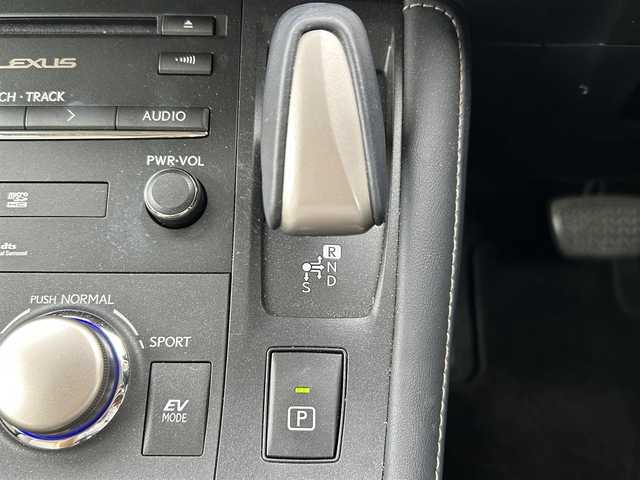 レクサス ＣＴ 200h バージョンC 滋賀県 2020(令2)年 1.5万km ソニックチタニウム 純正メモリナビ/（BT/フルセグ/CD/AUX)/バックカメラ/衝突軽減システム/追従クルーズコントロール/レーンキープアシスト/ハーフレザーシート/メモリ付きパワーシート/シートヒーター/衝突軽減システム/追従クルーズコントロール/レーンキープアシスト/スマートキー/ドライブレコーダー/ETC2.0/純正フロアマット/LEDヘッドライト/オートマチックハイビーム/フォグ/パドルシフト