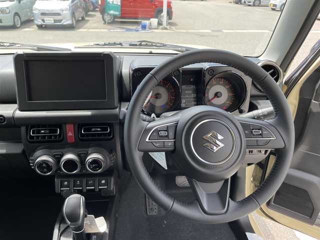 スズキ ジムニー XC 石川県 2024(令6)年 0.1万km未満 シフォンアイボリーメタリックブラック2トーンルーフ 届出済未使用車/4WD/ターボ/スズキセーフティサポート/スマートキー/プッシュスタート/電動ミラー/純正アルミホイール/シートヒーター/フォグランプ/コーナーセンサー/保証書