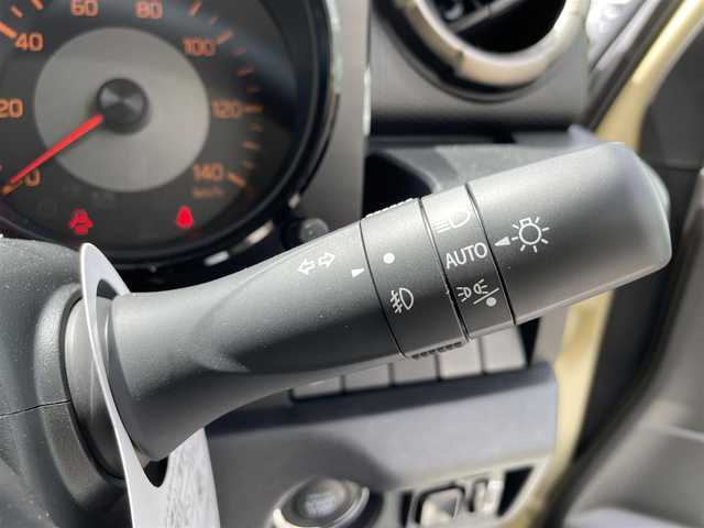 スズキ ジムニー XC 石川県 2024(令6)年 0.1万km未満 シフォンアイボリーメタリックブラック2トーンルーフ 届出済未使用車/4WD/ターボ/スズキセーフティサポート/スマートキー/プッシュスタート/電動ミラー/純正アルミホイール/シートヒーター/フォグランプ/コーナーセンサー/保証書