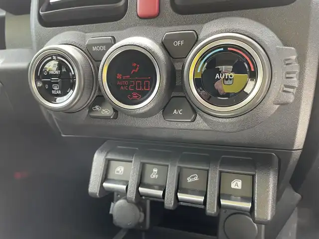 スズキ ジムニー XC 石川県 2024(令6)年 0.1万km未満 シフォンアイボリーメタリックブラック2トーンルーフ 届出済未使用車/4WD/ターボ/スズキセーフティサポート/スマートキー/プッシュスタート/電動ミラー/純正アルミホイール/シートヒーター/フォグランプ/コーナーセンサー/保証書