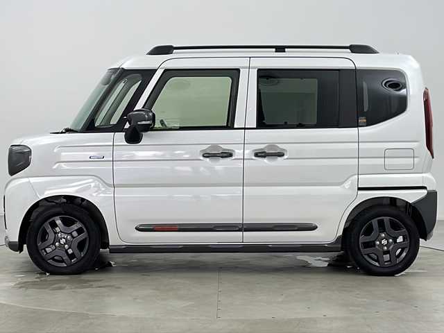 スズキ スペーシア ギア HYBRID XZ 道央・札幌 2024(令6)年 0.1万km ピュアホワイトP ・4WD/・寒冷地仕様/・両側パワースライドドア/・スズキセーフティサポート/・デュアルカメラブレーキサポート/・アダプティブクルーズコントロール/・標識認識/・車線逸脱抑制/・リアクロストラフィックアラート/・ハイビームアシスト/・ヘッドアップディスプレイ/・シートヒーター/・ステアリングヒーター/・ヒーテッドドアミラー/・前後コーナーセンサー/・アイドリングストップ/・ステアリングスイッチ/・プッシュスタート/・LEDヘッドライト/・LEDフォグランプ/・オートライト/・スマートキー/・純正14インチアルミホイール