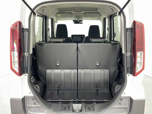 スズキ スペーシア ギア HYBRID XZ 道央・札幌 2024(令6)年 0.1万km ピュアホワイトP ・4WD/・寒冷地仕様/・両側パワースライドドア/・スズキセーフティサポート/・デュアルカメラブレーキサポート/・アダプティブクルーズコントロール/・標識認識/・車線逸脱抑制/・リアクロストラフィックアラート/・ハイビームアシスト/・ヘッドアップディスプレイ/・シートヒーター/・ステアリングヒーター/・ヒーテッドドアミラー/・前後コーナーセンサー/・アイドリングストップ/・ステアリングスイッチ/・プッシュスタート/・LEDヘッドライト/・LEDフォグランプ/・オートライト/・スマートキー/・純正14インチアルミホイール