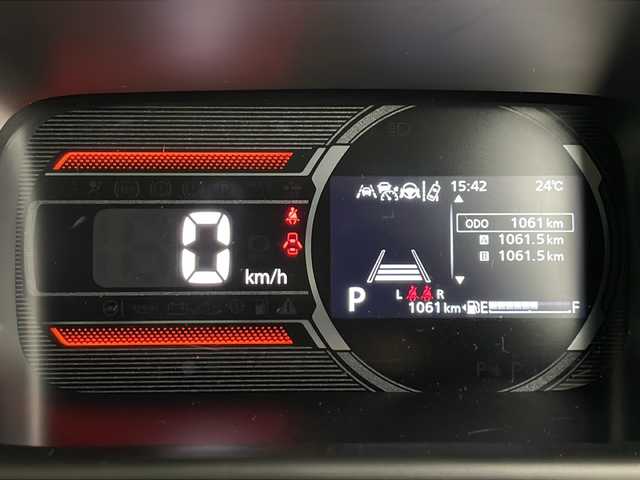 スズキ スペーシア ギア HYBRID XZ 道央・札幌 2024(令6)年 0.1万km ピュアホワイトP ・4WD/・寒冷地仕様/・両側パワースライドドア/・スズキセーフティサポート/・デュアルカメラブレーキサポート/・アダプティブクルーズコントロール/・標識認識/・車線逸脱抑制/・リアクロストラフィックアラート/・ハイビームアシスト/・ヘッドアップディスプレイ/・シートヒーター/・ステアリングヒーター/・ヒーテッドドアミラー/・前後コーナーセンサー/・アイドリングストップ/・ステアリングスイッチ/・プッシュスタート/・LEDヘッドライト/・LEDフォグランプ/・オートライト/・スマートキー/・純正14インチアルミホイール
