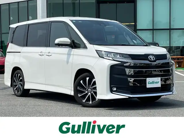 トヨタ ノア S－Z 奈良県 2025(令7)年 0.5万km ホワイトパールクリスタルシャイン 快適利便ＰＫＧＨｉｇｈ　/パノラミックビュー　/アドバンストパーク　/１０．５型ディスプレイオーディオ/(HDMI/DVD/CD/BT)/フルセグＴＶ　/トヨタセーフティセンス　/パワーバックドア　/三眼ヘッドライト /ETC2.0 /リアサンシェード/革巻きステアリング/ステアリングヒーター/前席＋２列目シートヒーター
