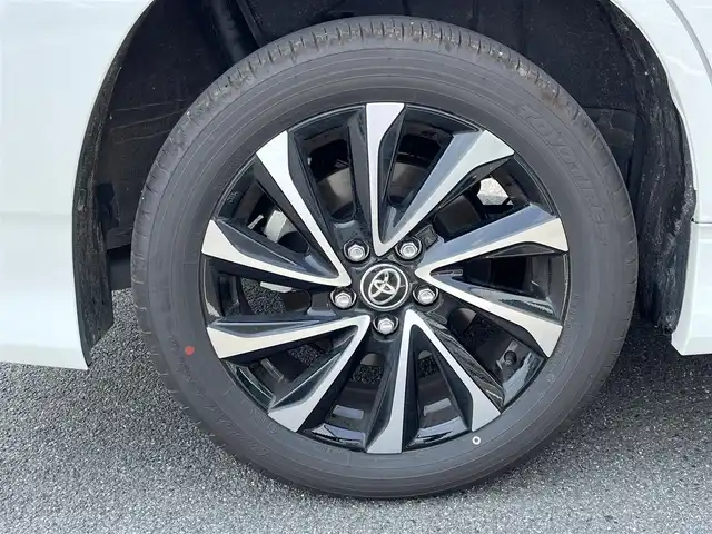 トヨタ ノア S－Z 奈良県 2025(令7)年 0.5万km ホワイトパールクリスタルシャイン 快適利便ＰＫＧＨｉｇｈ　/パノラミックビュー　/アドバンストパーク　/１０．５型ディスプレイオーディオ/(HDMI/DVD/CD/BT)/フルセグＴＶ　/トヨタセーフティセンス　/パワーバックドア　/三眼ヘッドライト /ETC2.0 /リアサンシェード/革巻きステアリング/ステアリングヒーター/前席＋２列目シートヒーター