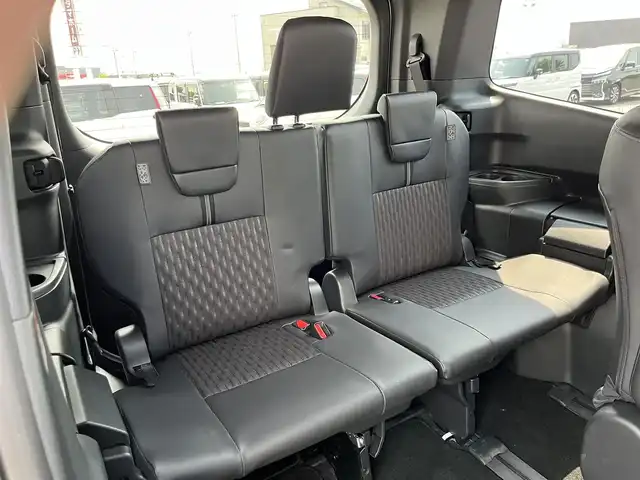 トヨタ ノア S－Z 奈良県 2025(令7)年 0.5万km ホワイトパールクリスタルシャイン 快適利便ＰＫＧＨｉｇｈ　/パノラミックビュー　/アドバンストパーク　/１０．５型ディスプレイオーディオ/(HDMI/DVD/CD/BT)/フルセグＴＶ　/トヨタセーフティセンス　/パワーバックドア　/三眼ヘッドライト /ETC2.0 /リアサンシェード/革巻きステアリング/ステアリングヒーター/前席＋２列目シートヒーター