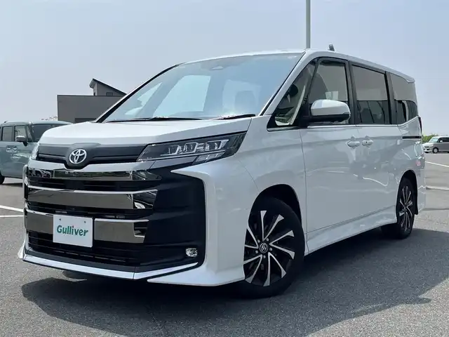 トヨタ ノア S－Z 奈良県 2025(令7)年 0.5万km ホワイトパールクリスタルシャイン 快適利便ＰＫＧＨｉｇｈ　/パノラミックビュー　/アドバンストパーク　/１０．５型ディスプレイオーディオ/(HDMI/DVD/CD/BT)/フルセグＴＶ　/トヨタセーフティセンス　/パワーバックドア　/三眼ヘッドライト /ETC2.0 /リアサンシェード/革巻きステアリング/ステアリングヒーター/前席＋２列目シートヒーター