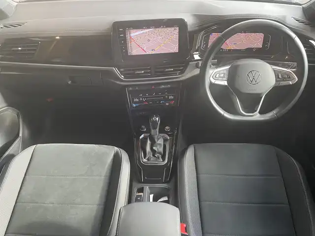 フォルクスワーゲン ＶＷ Ｔ－ロック TDI ブラックスタイル 高知県 2024(令6)年 0.9万km 黒 純正HDDナビ/【BT/AppleCarplay】/置くだけ充電/バックカメラ/クルーズコントロール(追従走行有り)/Front Assist/・衝突被害軽減ブレーキ/・車間距離警告/レーンキープシストシステム/・車線逸脱警報/・ステアリングホールの振動/レーンチェンジアシストシステム/ブラインドスポットモニター/パーキングアシスト/横滑り防止/ルーフレール/ハーフレザーシート/クリアランスソナー/コーナー、バックセンサー/パワーバックドア/ETC2.0/パドルシフト/オートホールド/オートライト/純正LEDライト/プッシュスタート/MTモード付きAT/アイドリングストップ/純正アルミホイール 17インチ/ウインカーミラー