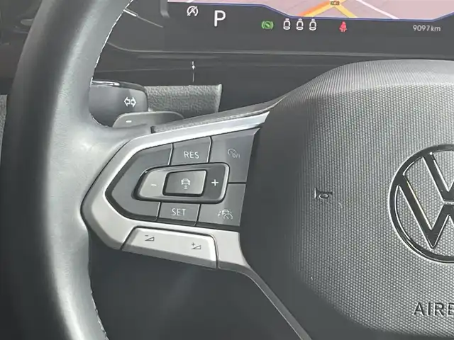 フォルクスワーゲン ＶＷ Ｔ－ロック TDI ブラックスタイル 高知県 2024(令6)年 0.9万km 黒 純正HDDナビ/【BT/AppleCarplay】/置くだけ充電/バックカメラ/クルーズコントロール(追従走行有り)/Front Assist/・衝突被害軽減ブレーキ/・車間距離警告/レーンキープシストシステム/・車線逸脱警報/・ステアリングホールの振動/レーンチェンジアシストシステム/ブラインドスポットモニター/パーキングアシスト/横滑り防止/ルーフレール/ハーフレザーシート/クリアランスソナー/コーナー、バックセンサー/パワーバックドア/ETC2.0/パドルシフト/オートホールド/オートライト/純正LEDライト/プッシュスタート/MTモード付きAT/アイドリングストップ/純正アルミホイール 17インチ/ウインカーミラー