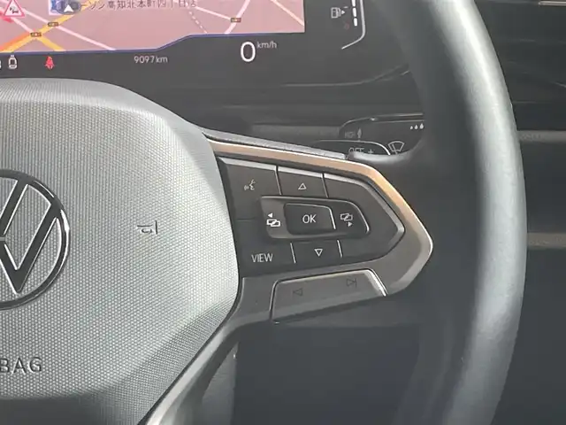 フォルクスワーゲン ＶＷ Ｔ－ロック TDI ブラックスタイル 高知県 2024(令6)年 0.9万km 黒 純正HDDナビ/【BT/AppleCarplay】/置くだけ充電/バックカメラ/クルーズコントロール(追従走行有り)/Front Assist/・衝突被害軽減ブレーキ/・車間距離警告/レーンキープシストシステム/・車線逸脱警報/・ステアリングホールの振動/レーンチェンジアシストシステム/ブラインドスポットモニター/パーキングアシスト/横滑り防止/ルーフレール/ハーフレザーシート/クリアランスソナー/コーナー、バックセンサー/パワーバックドア/ETC2.0/パドルシフト/オートホールド/オートライト/純正LEDライト/プッシュスタート/MTモード付きAT/アイドリングストップ/純正アルミホイール 17インチ/ウインカーミラー