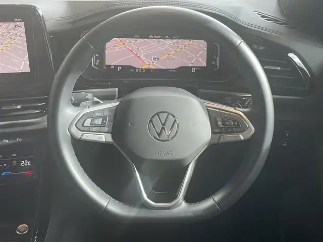 フォルクスワーゲン ＶＷ Ｔ－ロック TDI ブラックスタイル 高知県 2024(令6)年 0.9万km 黒 純正HDDナビ/【BT/AppleCarplay】/置くだけ充電/バックカメラ/クルーズコントロール(追従走行有り)/Front Assist/・衝突被害軽減ブレーキ/・車間距離警告/レーンキープシストシステム/・車線逸脱警報/・ステアリングホールの振動/レーンチェンジアシストシステム/ブラインドスポットモニター/パーキングアシスト/横滑り防止/ルーフレール/ハーフレザーシート/クリアランスソナー/コーナー、バックセンサー/パワーバックドア/ETC2.0/パドルシフト/オートホールド/オートライト/純正LEDライト/プッシュスタート/MTモード付きAT/アイドリングストップ/純正アルミホイール 17インチ/ウインカーミラー