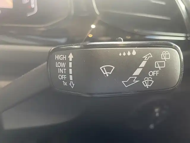 フォルクスワーゲン ＶＷ Ｔ－ロック TDI ブラックスタイル 高知県 2024(令6)年 0.9万km 黒 純正HDDナビ/【BT/AppleCarplay】/置くだけ充電/バックカメラ/クルーズコントロール(追従走行有り)/Front Assist/・衝突被害軽減ブレーキ/・車間距離警告/レーンキープシストシステム/・車線逸脱警報/・ステアリングホールの振動/レーンチェンジアシストシステム/ブラインドスポットモニター/パーキングアシスト/横滑り防止/ルーフレール/ハーフレザーシート/クリアランスソナー/コーナー、バックセンサー/パワーバックドア/ETC2.0/パドルシフト/オートホールド/オートライト/純正LEDライト/プッシュスタート/MTモード付きAT/アイドリングストップ/純正アルミホイール 17インチ/ウインカーミラー