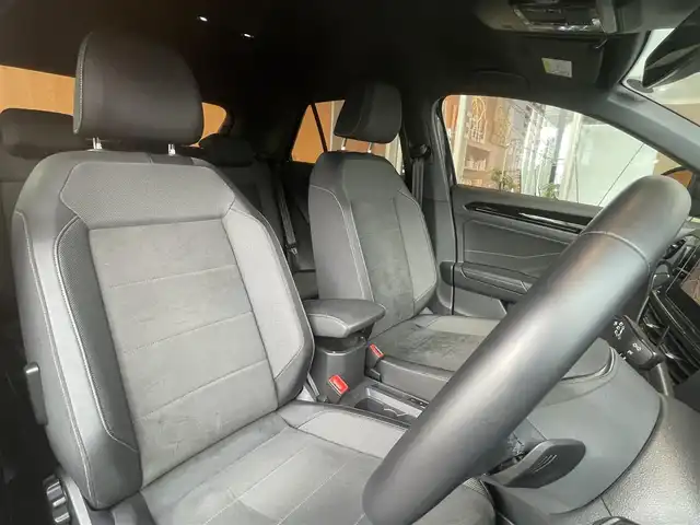 フォルクスワーゲン ＶＷ Ｔ－ロック TDI ブラックスタイル 高知県 2024(令6)年 0.9万km 黒 純正HDDナビ/【BT/AppleCarplay】/置くだけ充電/バックカメラ/クルーズコントロール(追従走行有り)/Front Assist/・衝突被害軽減ブレーキ/・車間距離警告/レーンキープシストシステム/・車線逸脱警報/・ステアリングホールの振動/レーンチェンジアシストシステム/ブラインドスポットモニター/パーキングアシスト/横滑り防止/ルーフレール/ハーフレザーシート/クリアランスソナー/コーナー、バックセンサー/パワーバックドア/ETC2.0/パドルシフト/オートホールド/オートライト/純正LEDライト/プッシュスタート/MTモード付きAT/アイドリングストップ/純正アルミホイール 17インチ/ウインカーミラー