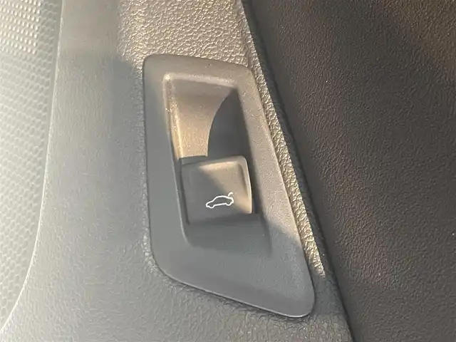 フォルクスワーゲン ＶＷ Ｔ－ロック TDI ブラックスタイル 高知県 2024(令6)年 0.9万km 黒 純正HDDナビ/【BT/AppleCarplay】/置くだけ充電/バックカメラ/クルーズコントロール(追従走行有り)/Front Assist/・衝突被害軽減ブレーキ/・車間距離警告/レーンキープシストシステム/・車線逸脱警報/・ステアリングホールの振動/レーンチェンジアシストシステム/ブラインドスポットモニター/パーキングアシスト/横滑り防止/ルーフレール/ハーフレザーシート/クリアランスソナー/コーナー、バックセンサー/パワーバックドア/ETC2.0/パドルシフト/オートホールド/オートライト/純正LEDライト/プッシュスタート/MTモード付きAT/アイドリングストップ/純正アルミホイール 17インチ/ウインカーミラー