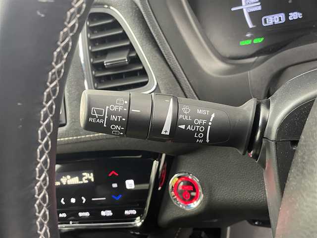 ホンダ ヴェゼル ハイブリッド RS ホンダセンシング 埼玉県 2020(令2)年 3万km クリスタルブラックパール 純正SDナビ/（フルTV/BT/CD/DVD/AM/FM/SD）/バッククカメラ/ホンダセンシング/・衝突軽減ブレーキ/・誤発進抑制機能/・アダプティブクルーズコントロール/ハーフレザーシート/シートヒーター/社外ドラレコ/純正アルミホイール/純正フロアマット/ビルトインETC/LEDライト