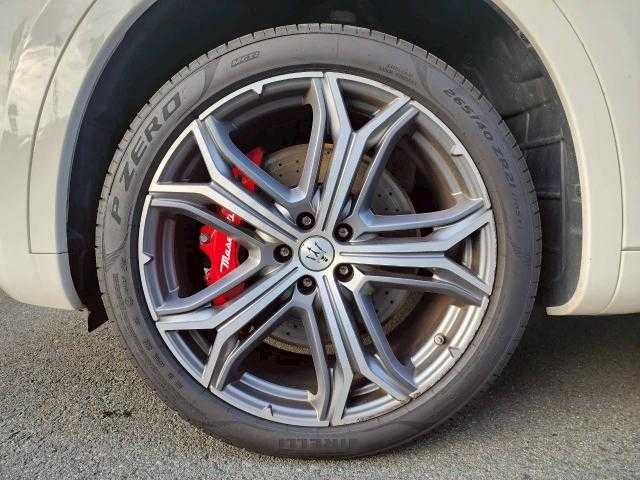 マセラティ レヴァンテ グランスポーツ 岩手県 2020(令2)年 3.7万km ビアンコ 赤革シート/サンルーフ/ｈａｒｍａｎ／ｋａｒｄｏｎ製スピーカー/前席パワーシート/シートメモリー/パワーバックドア/純正ナビ/フルセグ/BT/ラジオ/ＥＴＣ/全方位モニター/シートヒーター／クーラー/保証書/スペアキー