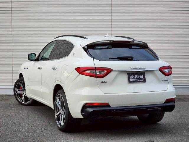 マセラティ レヴァンテ グランスポーツ 岩手県 2020(令2)年 3.7万km ビアンコ 赤革シート/サンルーフ/ｈａｒｍａｎ／ｋａｒｄｏｎ製スピーカー/前席パワーシート/シートメモリー/パワーバックドア/純正ナビ/フルセグ/BT/ラジオ/ＥＴＣ/全方位モニター/シートヒーター／クーラー/保証書/スペアキー