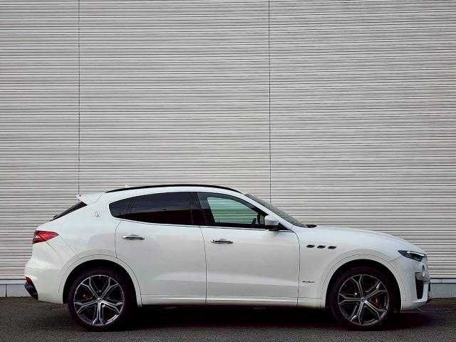 マセラティ レヴァンテ グランスポーツ 岩手県 2020(令2)年 3.7万km ビアンコ 赤革シート/サンルーフ/ｈａｒｍａｎ／ｋａｒｄｏｎ製スピーカー/前席パワーシート/シートメモリー/パワーバックドア/純正ナビ/フルセグ/BT/ラジオ/ＥＴＣ/全方位モニター/シートヒーター／クーラー/保証書/スペアキー