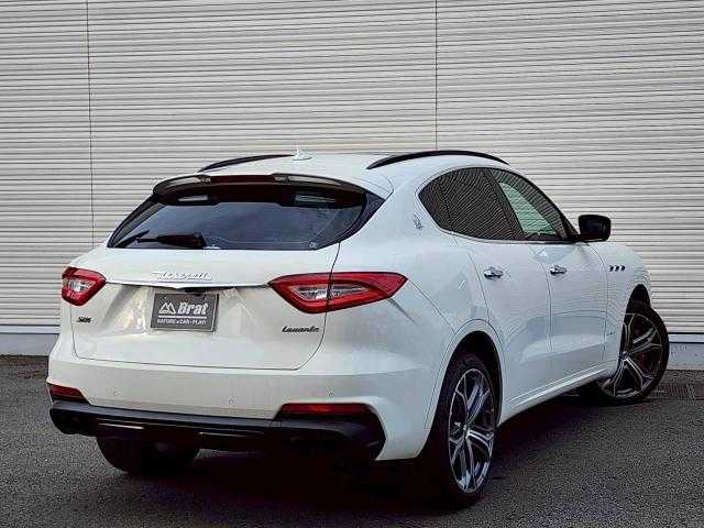 マセラティ レヴァンテ グランスポーツ 岩手県 2020(令2)年 3.7万km ビアンコ 赤革シート/サンルーフ/ｈａｒｍａｎ／ｋａｒｄｏｎ製スピーカー/前席パワーシート/シートメモリー/パワーバックドア/純正ナビ/フルセグ/BT/ラジオ/ＥＴＣ/全方位モニター/シートヒーター／クーラー/保証書/スペアキー