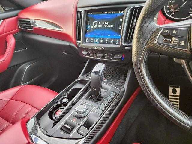 マセラティ レヴァンテ グランスポーツ 岩手県 2020(令2)年 3.7万km ビアンコ 赤革シート/サンルーフ/ｈａｒｍａｎ／ｋａｒｄｏｎ製スピーカー/前席パワーシート/シートメモリー/パワーバックドア/純正ナビ/フルセグ/BT/ラジオ/ＥＴＣ/全方位モニター/シートヒーター／クーラー/保証書/スペアキー