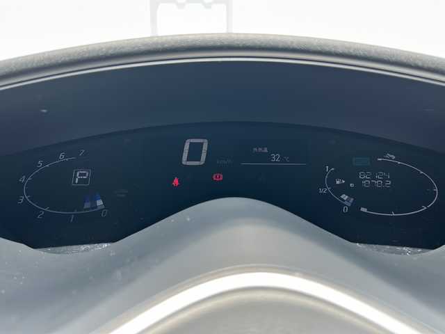 日産 セレナ HWS S HV Vセレ +SeftyⅡ 三重県 2016(平28)年 8.3万km ブリリアントホワイトパール 純正8型ナビ/全周囲カメラ/両側パワースライドドア/前後コーナーセンサー/純正後席モニター/前方ドライブレコーダー/ETC/ステアリングリモコン/純正アルミホイール/レーンキープアシスト/衝突軽減ブレーキ/電動格納ミラー/禁煙車