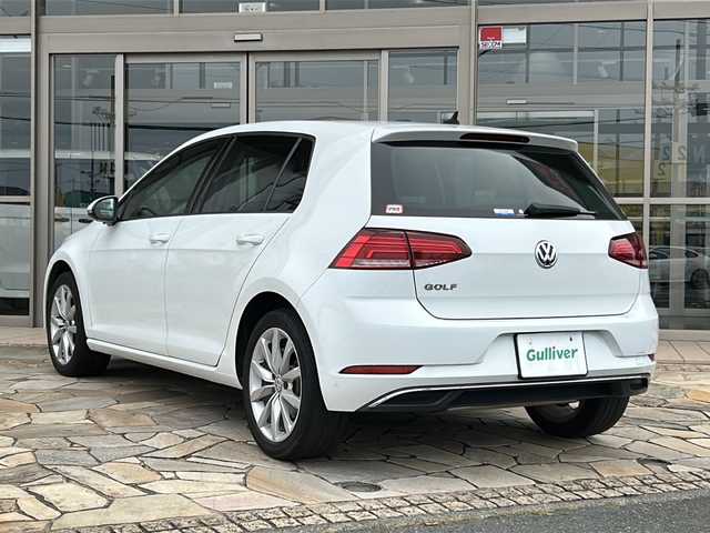 フォルクスワーゲン ゴルフ TSIコンフォートライン 静岡県 2019(令1)年 6.6万km ピュアホワイト 純正ナビ/・CD/DVD/・SD/・USB/・ジュークボックス/・Bluetooth/・AUX/・ワイヤレスLAN/主要装備/・バックカメラ/・ＥＴＣ/・ドラレコ/・ＬＥＤヘッドライト/・オートライト/・左右独立温度調整ＡＡＣ/・パドルシフト/・追従クルコン/・アイドリングストップ/・電動パーキング/・純正アルミ/・サイドカーテンエアバッグ/・MTモード付AT