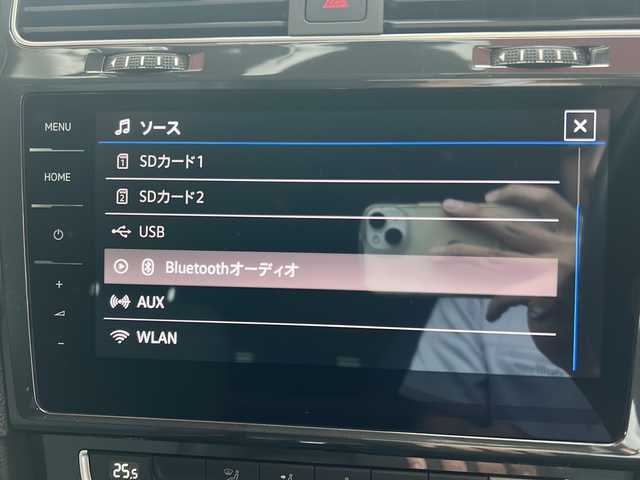フォルクスワーゲン ゴルフ TSIコンフォートライン 静岡県 2019(令1)年 6.6万km ピュアホワイト 純正ナビ/・CD/DVD/・SD/・USB/・ジュークボックス/・Bluetooth/・AUX/・ワイヤレスLAN/主要装備/・バックカメラ/・ＥＴＣ/・ドラレコ/・ＬＥＤヘッドライト/・オートライト/・左右独立温度調整ＡＡＣ/・パドルシフト/・追従クルコン/・アイドリングストップ/・電動パーキング/・純正アルミ/・サイドカーテンエアバッグ/・MTモード付AT