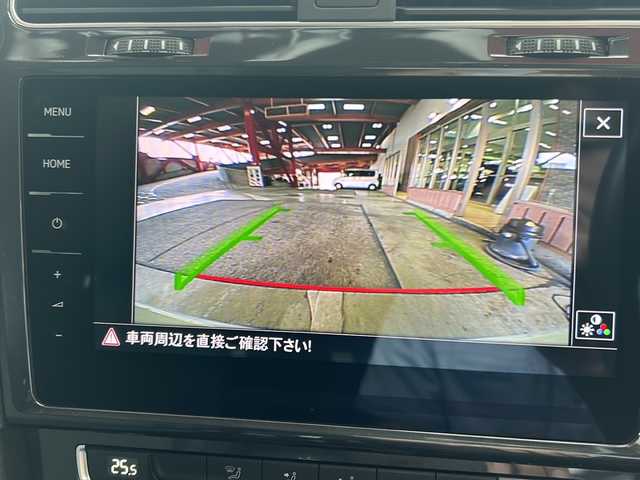 フォルクスワーゲン ゴルフ TSIコンフォートライン 静岡県 2019(令1)年 6.6万km ピュアホワイト 純正ナビ/・CD/DVD/・SD/・USB/・ジュークボックス/・Bluetooth/・AUX/・ワイヤレスLAN/主要装備/・バックカメラ/・ＥＴＣ/・ドラレコ/・ＬＥＤヘッドライト/・オートライト/・左右独立温度調整ＡＡＣ/・パドルシフト/・追従クルコン/・アイドリングストップ/・電動パーキング/・純正アルミ/・サイドカーテンエアバッグ/・MTモード付AT